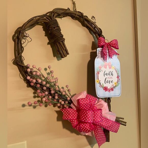 Grapevine heart. Inv 261 - Picture 2 of 2